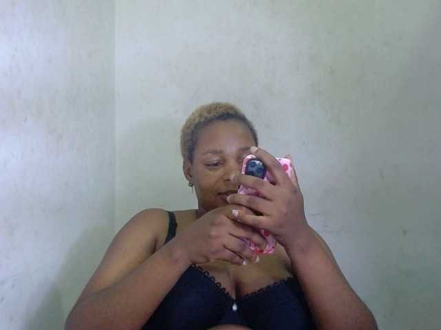 Juicypie live cam on BongaCams