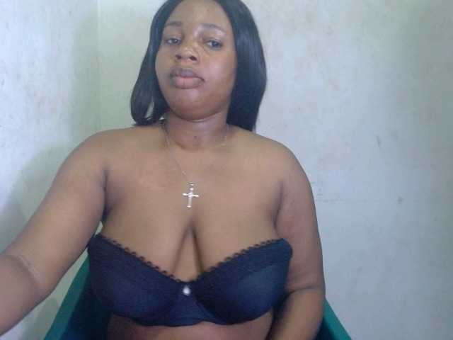 Juicypie live cam on BongaCams