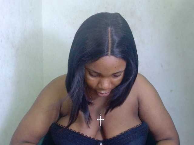 Juicypie live cam on BongaCams