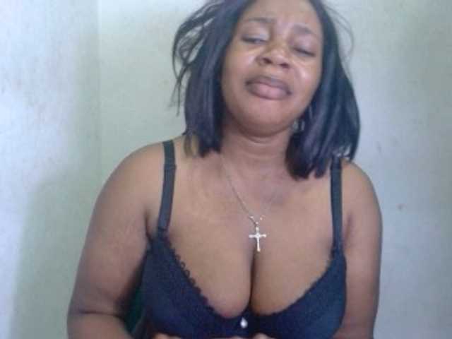 Juicypie live cam on BongaCams