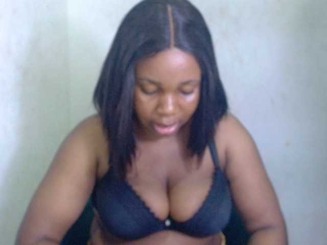Juicypie live cam on BongaCams