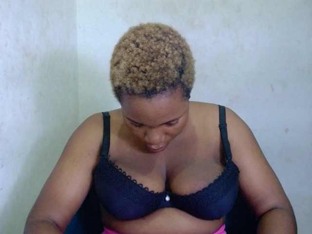 Juicypie live cam on BongaCams