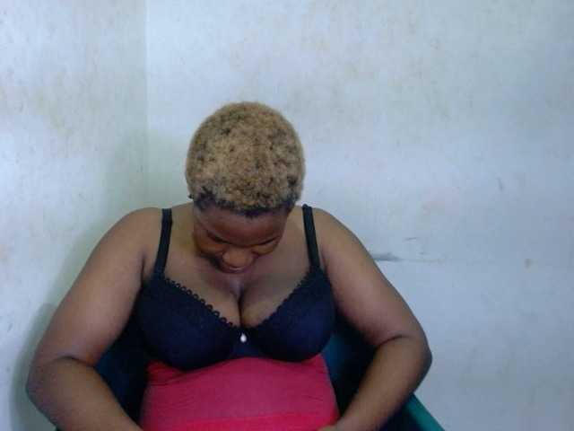 Juicypie live cam on BongaCams