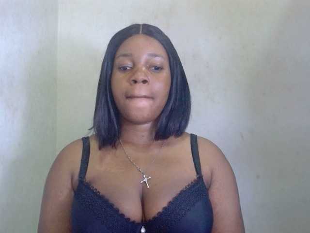 Juicypie live cam on BongaCams