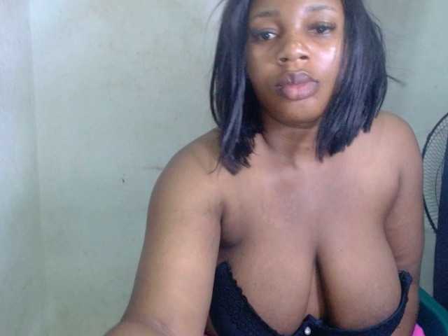Juicypie live cam on BongaCams
