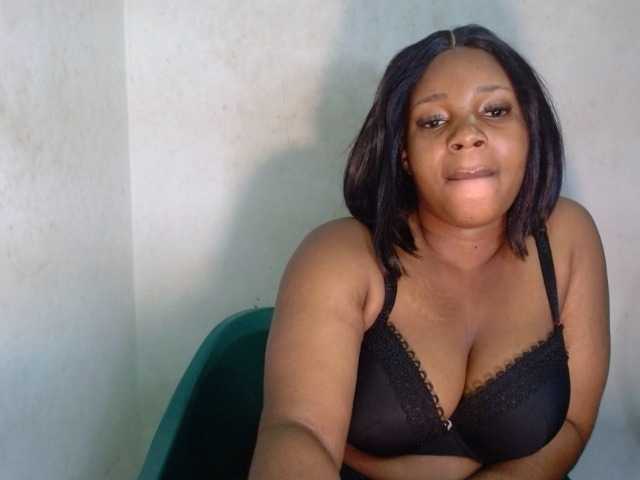 Juicypie live cam on BongaCams