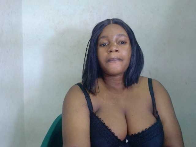 Juicypie live cam on BongaCams