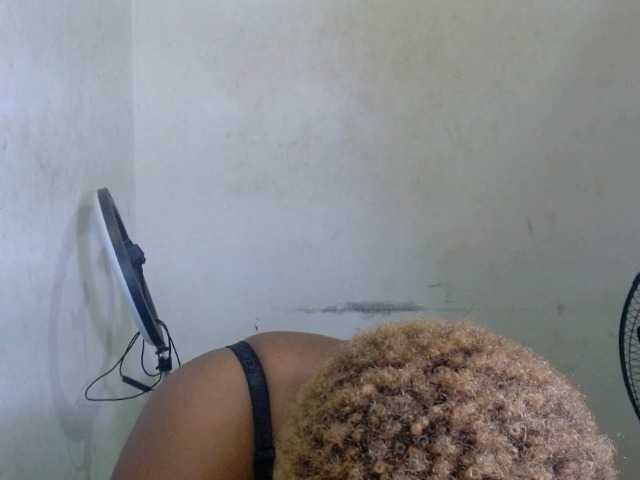 Juicypie live cam on BongaCams