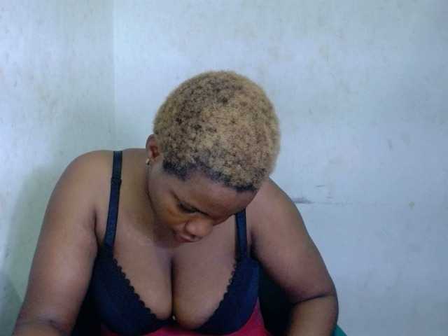 Juicypie live cam on BongaCams