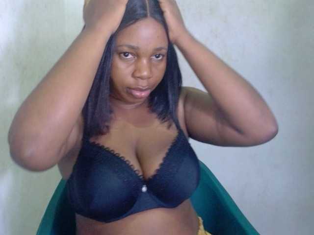 Juicypie live cam on BongaCams