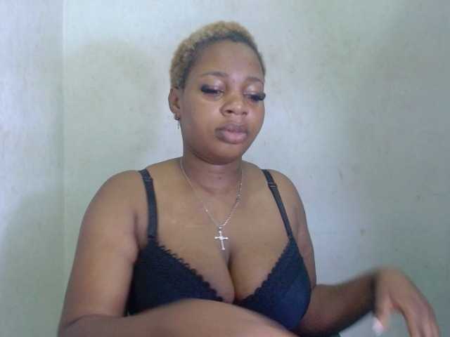 Juicypie live cam on BongaCams