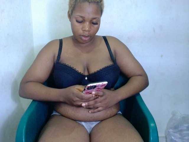 Juicypie live cam on BongaCams