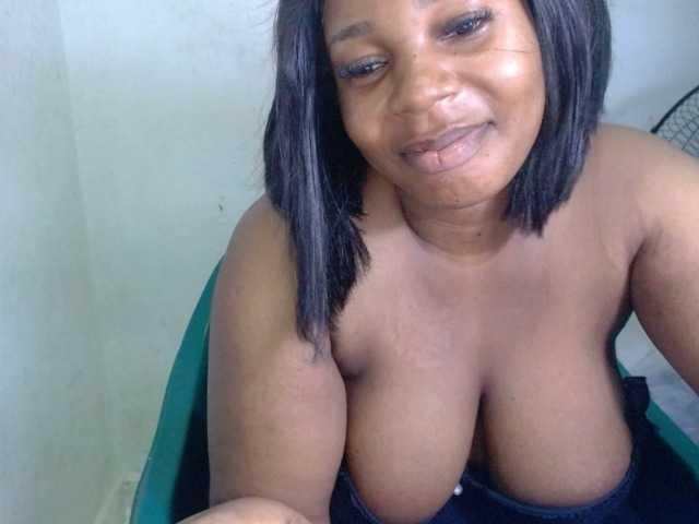 Juicypie live cam on BongaCams