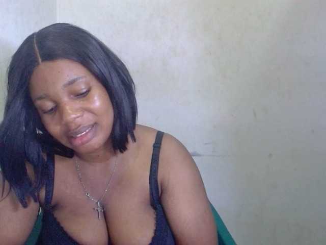 Juicypie live cam on BongaCams