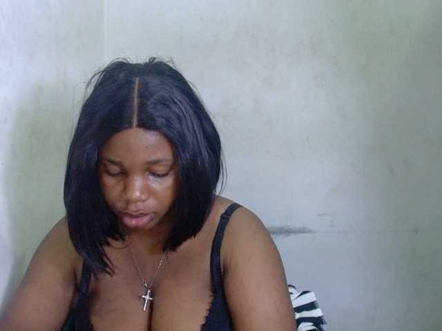 Juicypie live cam on BongaCams