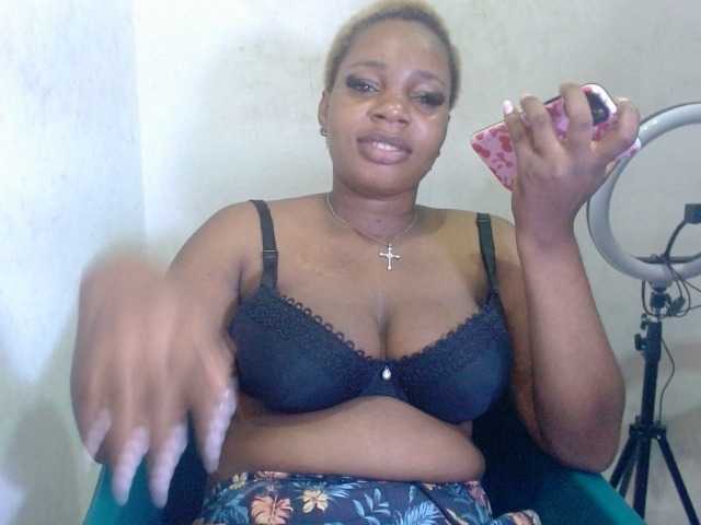 Juicypie live cam on BongaCams