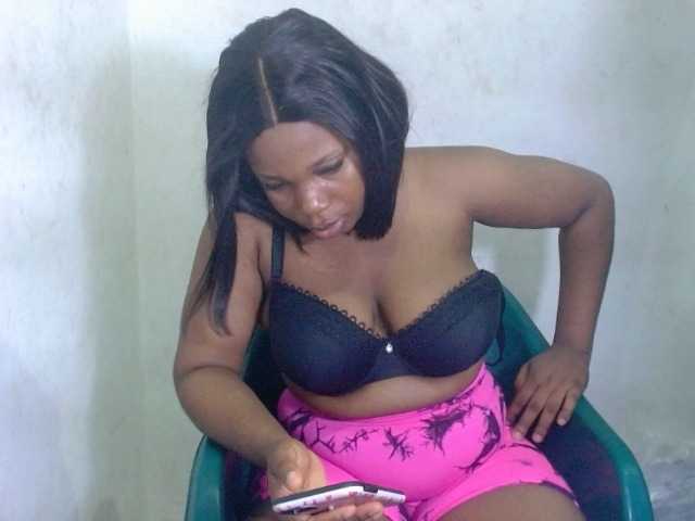 Juicypie live cam on BongaCams