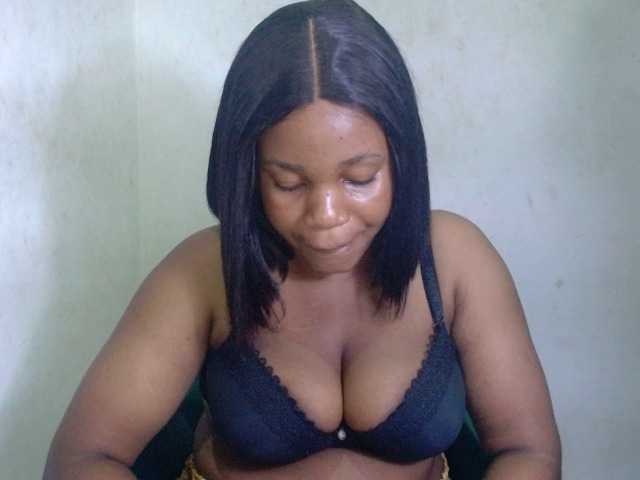 Juicypie live cam on BongaCams