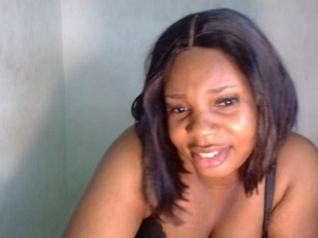 Juicypie live cam on BongaCams