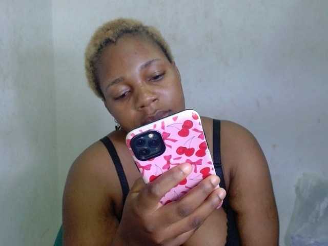 Juicypie live cam on BongaCams