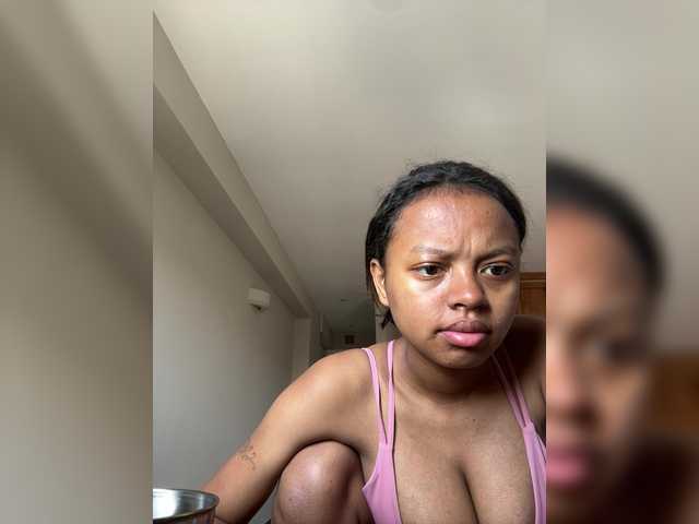 DaniiSexyy live cam on BongaCams