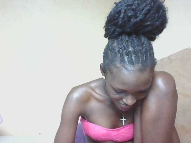 sweetlunab live cam on BongaCams