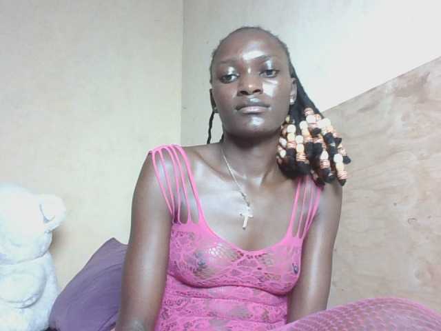 sweetlunab live cam on BongaCams