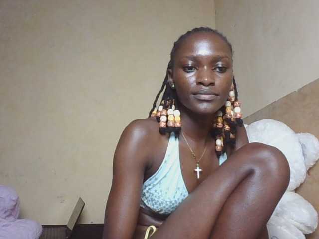 sweetlunab live cam on BongaCams