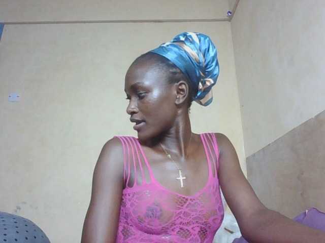 sweetlunab live cam on BongaCams