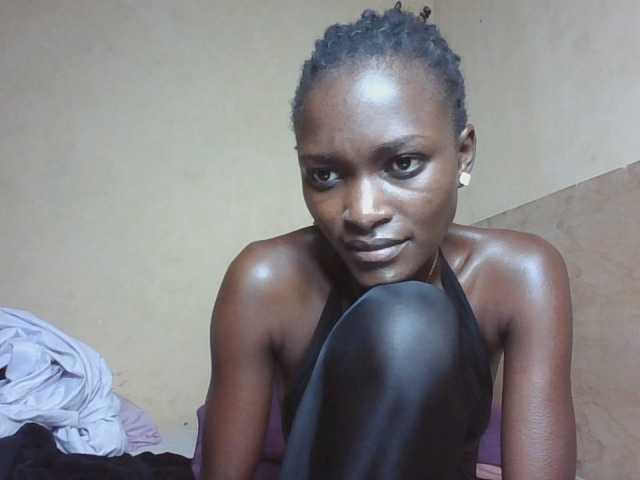 sweetlunab live cam on BongaCams