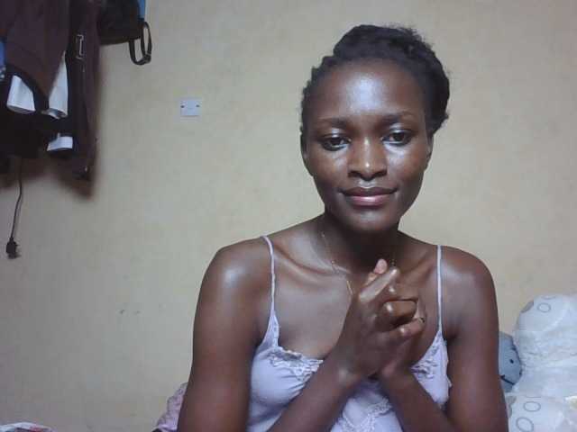 sweetlunab live cam on BongaCams