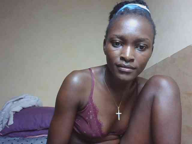 sweetlunab Live Webcam on BongaCams