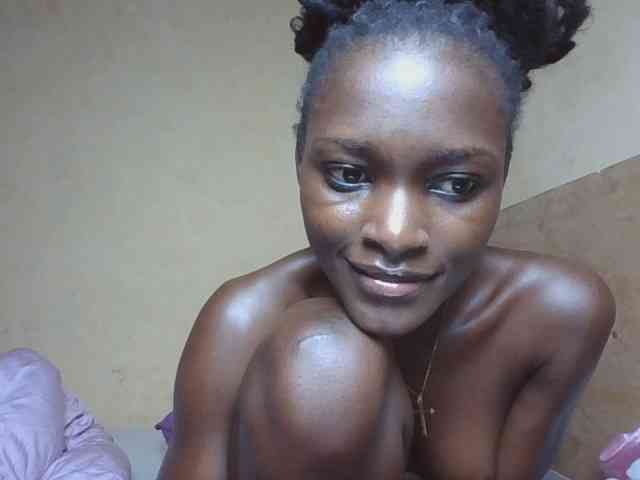 sweetlunab Live Webcam on BongaCams