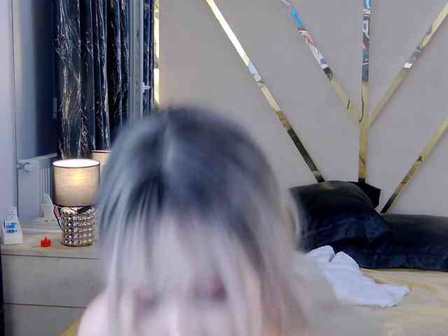 モデル: ZenaidaBelmont