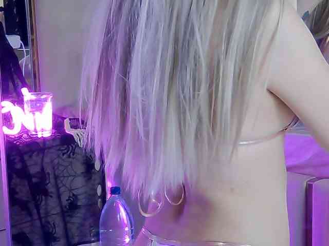 モデル: ZenaidaBelmont