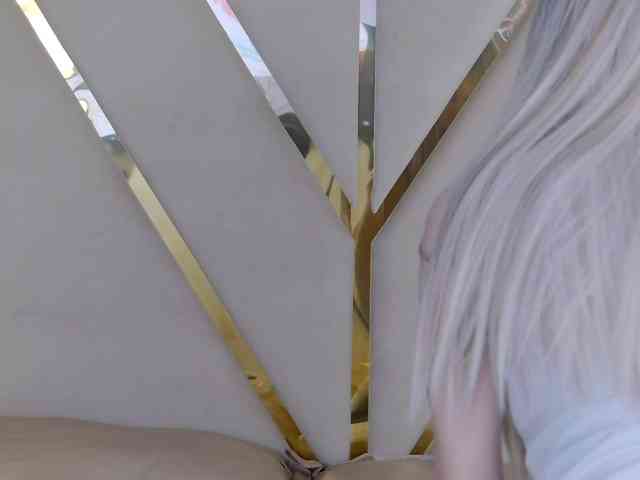モデル: ZenaidaBelmont