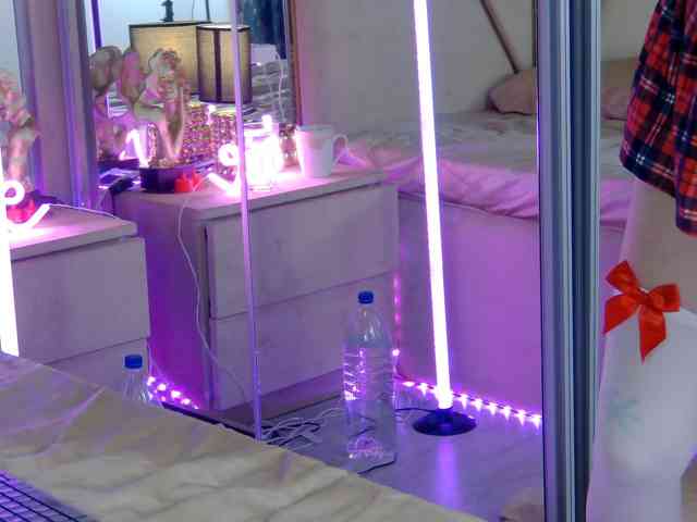 モデル: ZenaidaBelmont