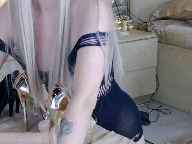 モデル: ZenaidaBelmont