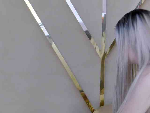モデル: ZenaidaBelmont
