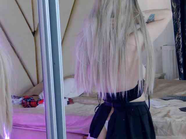 モデル: ZenaidaBelmont