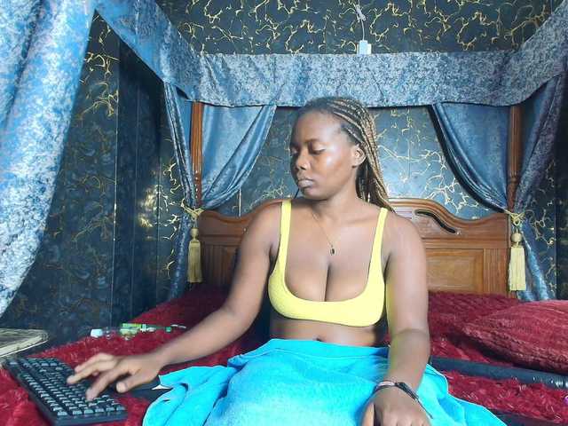 Sassychika live cam on BongaCams