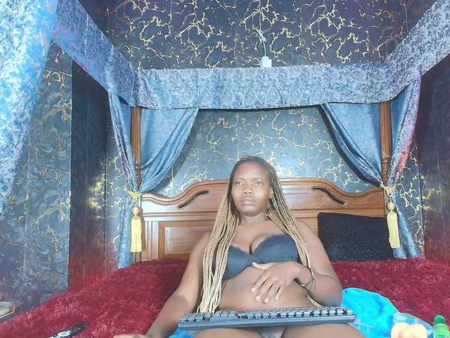 Sassychika live cam on BongaCams