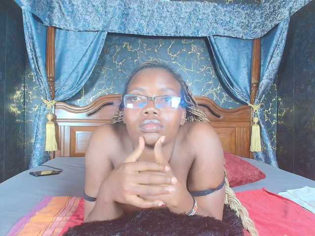 Sassychika live cam on BongaCams