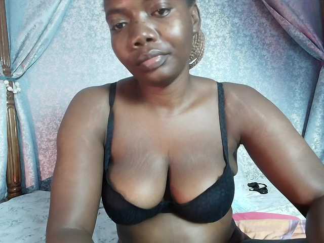 Sassychika live cam on BongaCams