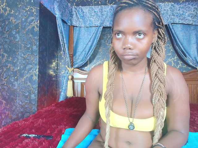 Sassychika live cam on BongaCams