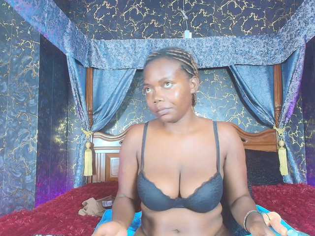 Sassychika live cam on BongaCams