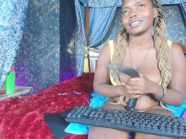 Sassychika live cam on BongaCams