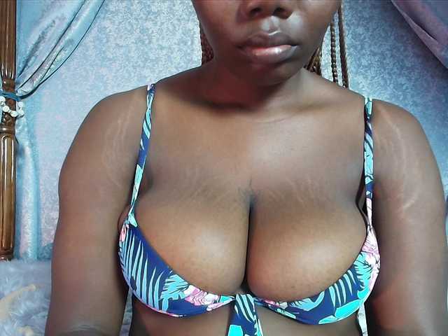 Sassychika live cam on BongaCams