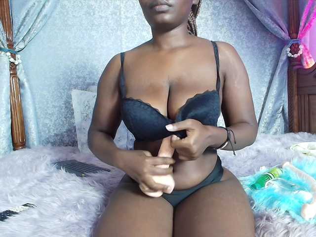 le modèle Sassychika est en webcam porno dans un show sur le site bongacams, il possède les tags suivants: Ebony,Blonde,Shaved