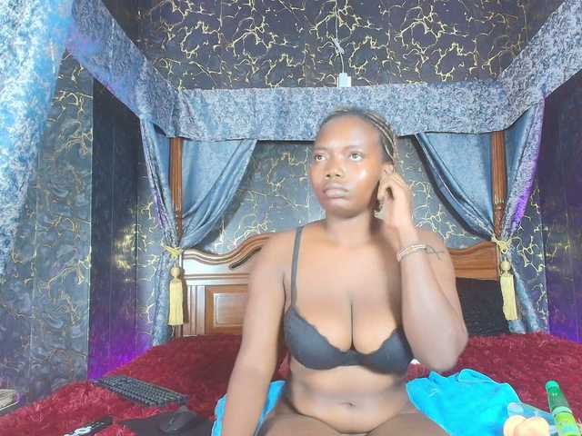 Sassychika live cam on BongaCams